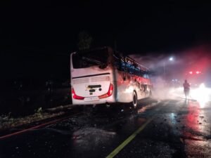 Pengendara motor meninggal di TKP usai tertabrak Bus di jalan Raya Nglundo Sukomoro
