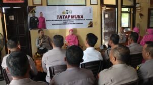 Kunjungi Polsek Gondang, Kapolres Nganjuk Ingatkan Anggota Jaga Etika dan Integritas