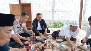 Kunjungan Silahturahmi Kapolsek, Camat, dan Kades ke Ponpes AL-Mansyuriyah Di Sepatan