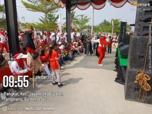 Ratusan Peserta Karnaval Disuguhi Hiburan Dangdut oleh Camat Jayanti