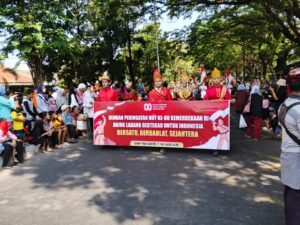 Semarak Pawai Budaya SMPN 7 Nganjuk Mengikuti Karnaval HUT Ke 80.