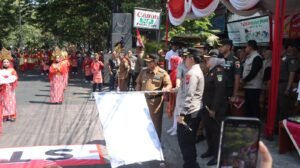 Meriah! Ribuan Pelajar SMP Nganjuk Ikuti Karnaval dan Pawai Budaya HUT RI ke-80