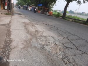 Pengguna Jalan, Keluhkan Jalan Bergelombang Pasca Galian Pipa PDAM TKR