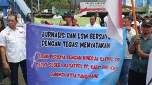 Kantor Satpol PP dan Kantor Walikota Digeruduk Ratusan LSM dan Wartawan