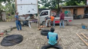 Pemasangan Kabel Internet di Balaraja Diduga Langgar K3 dan Berisiko Tinggi
