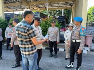 Polres Nganjuk Cegah Pelanggaran Anggota, Sipropam Gelar Pemeriksaan Handphone dan Kelengkapan Pribadi