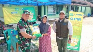 Koramil 0111/Pagelaran Bekerja Sama dengan Bulog Gelar Stand Beras Murah SPHP Kemasan 5 Kg