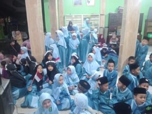 Majelis Dzikir dan Ta’lim Manbaul Ulum TPA–TPQ Kelurahan Bunder, Cikupa, Rayakan Hari Santri Nasional dengan Meriah