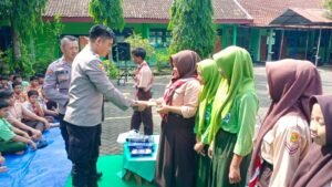 Kapolsek Jatikalen Ajak Pelajar SMPN 1 Jatikalen Jadi Generasi Cerdas Tanpa Narkoba