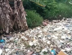 Tumpukan Sampah di Irigasi Sumur Bandung Dikeluhkan Warga, Belum Ada Penanganan Serius