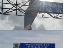 Gapura Aksara Mandarin Bikin Resah! Warga Sindang Jaya Geram, Pemerintah Langsung Bongkar