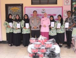 Kapolres Nganjuk Serahkan Bantuan Drum Band untuk TK Kemala Bhayangkari 50 dan 51