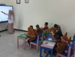 Semangat Siswa TPA KB TK Nurul Ulum menjadikan asyik Ikuti Ekstra Mewarnai