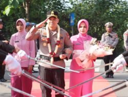 Tradisi Pedang Pora dan Banjari Sambut Kapolres Baru Nganjuk