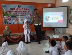 Polsek Warujayeng Hadirkan Edukasi Anti Bullying dan Keselamatan Berlalu Lintas bagi Siswa SDI Darush Sholihin