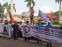Massa SIRA dan PST Gelar Aksi Dukung dan Desak Walikota Palembang Evaluasi Serta Copot Jajaran Pejabat BAPENDA Kota Palembang Terkait Tidak Tercapainya Target PAD
