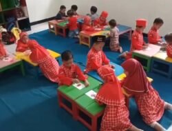 Murid TPA KB TK Nurul Ulum Nganjuk Semangat Gunakan Pembelajaran Sistem Deep Learning