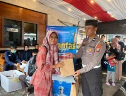 SIM Ramadan Hadir di Pujahito, Satlantas Nganjuk Layani Perpanjangan SIM Sambil Berbagi Takjil