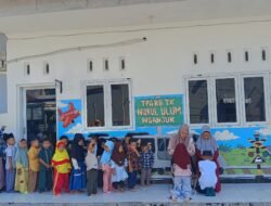 Sambut Idul Fitri TPA KB TK Nurul Ulum Ajarkan Murid Sungkeman ke Orang Tua