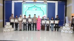 Banjir Kepedulian Jelang Lebaran, Kapolres Nganjuk Bagikan Zakat, Bingkisan hingga Santuni Disabilitas dan Yayasan Sosial