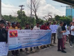 Massa JAKOR Minta Kejati Sumsel Usut Tuntas Dugaan KKN Yang Ada di Badan Penanggulangan Bencana Daerah Kabupaten OKU Timur Tahun 2025