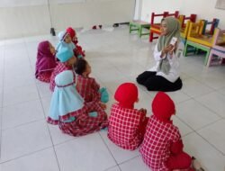Ekstra Bahasa Inggris TPA KB TK Nurul Ulum Nganjuk Dengan Media Card Menjadikan Murid Makin Cerdas