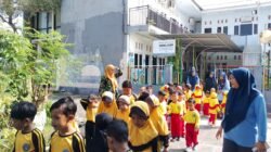 Murid-Murid TPA KB TK Nurul Ulum Nganjuk Menghirup Udara Segar Pagi Hari