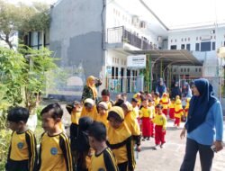 Murid-Murid TPA KB TK Nurul Ulum Nganjuk Menghirup Udara Segar Pagi Hari