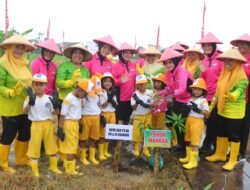 Tanam Pohon Mangga dan Alpukat, YKB Nganjuk Libatkan Anak TK dalam Aksi Peduli Lingkungan