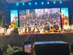 Peringati Hari Jadi ke-1089, Ribuan Warga Nganjuk Tumpah Ruah Ngaji Bareng Gus Kautsar di Tanjunganom