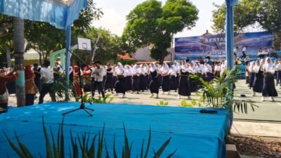 Gelar Purnawiyata Sederhana Tapi Penuh Makna, Kekompakan SMPN 2 Nganjuk Diwarnai Tradisi Mandi Air Damkar