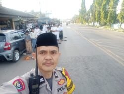 Aiptu Endang Suryana Lakukan Pengamanan Salat Iduladha di Masjid Al-Karomah