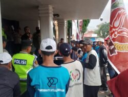Desak Walikota Palembang Massa SIRA dan PST Segera Terbitkan Perwali Tentang Tata Kelola Tiang dan Kabel Internet Liar di Kota Palembang